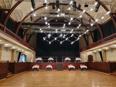Konzertsaal dekoriert für den Herbstball im Danceorama