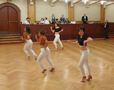 Salsashow am Herbstball
